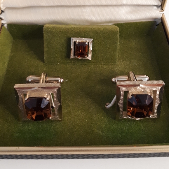 Vintage Carlton Square Topaz Square Hammered Goldtone Cufflink Set With Tiepin. - Picture 3 of 3